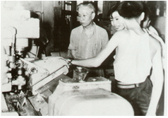 On July 14, 1958, Liu Shaoqi, Chairman of the Standing Committee of the National People's Congress, visited a machine in Jinan.